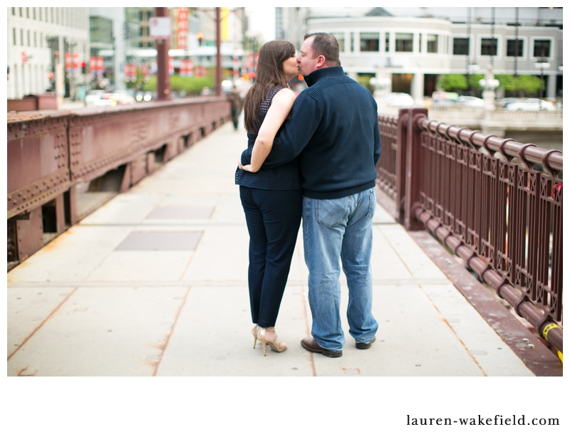 chicago engagement photographer, chicago wedding photographer, chicago engagement photos, downtown chicago engagement photos_003